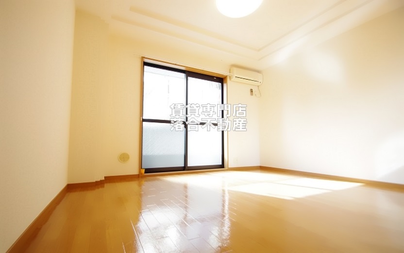 居室・リビング　明るい落ち着いたお部屋♪