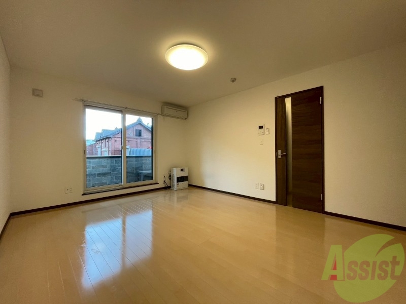 居室・リビング　広々としたリビングですね。使い勝手がよさそうですね！