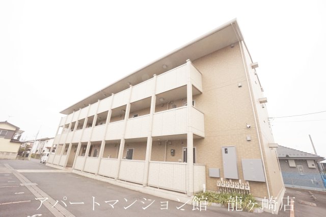 建物外観　防犯カメラ＆ALSOKホームセキュリティ搭載で防犯面に配慮し