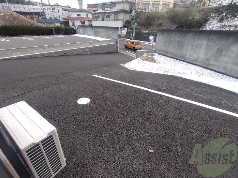 バルコニー　窓からは大きな空が良く見える気持ちのいい景色が見えます。