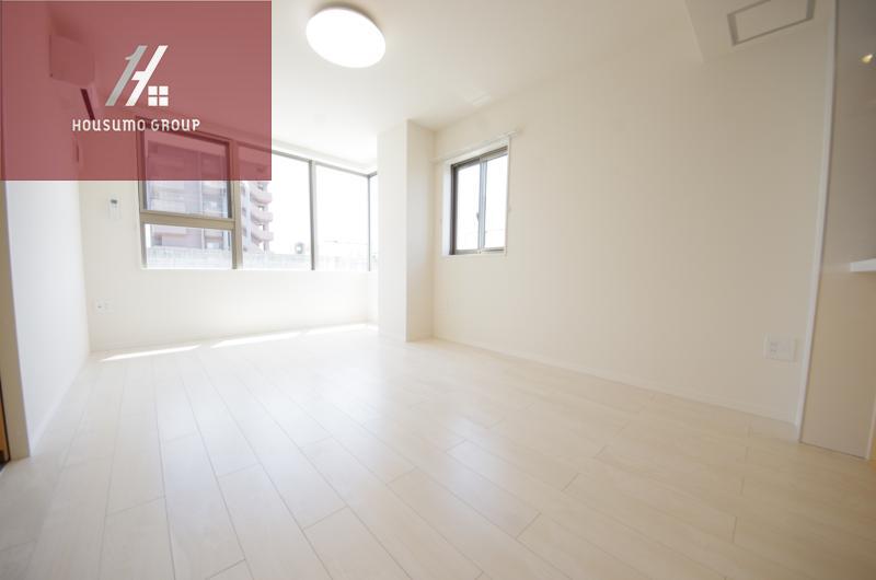 居室・リビング　こちらのリビングで趣味の時間をお楽しみください