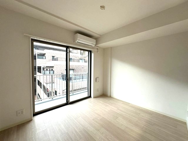 居室・リビング　南向きリビングダイニングキッチン10.3帖☆バルコニーに繋が