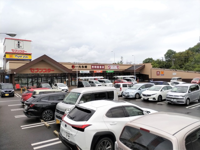 スーパー　セブンスター石手店（スーパー）まで861m