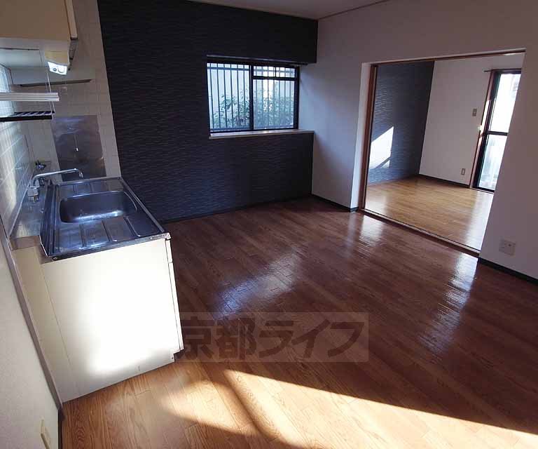 居室・リビング　室内も綺麗に改装されていますよ