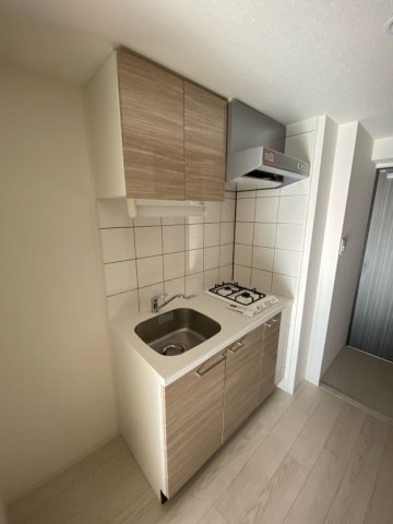 キッチン　外からの目が気にならないバルコニーで洗濯物が干せます