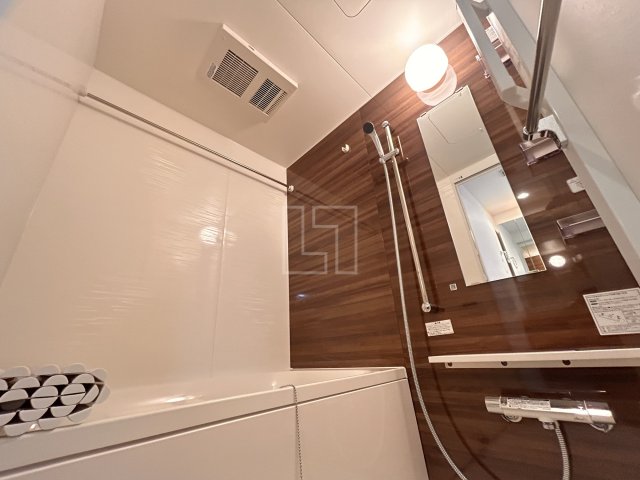 バス・シャワールーム　セレニテフラン本町　バスルーム