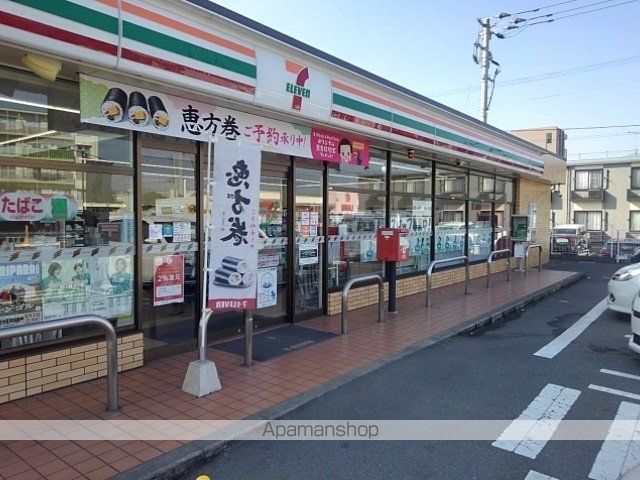 コンビニ　セブンイレブン久留米梅満町店（コンビニ）まで690m