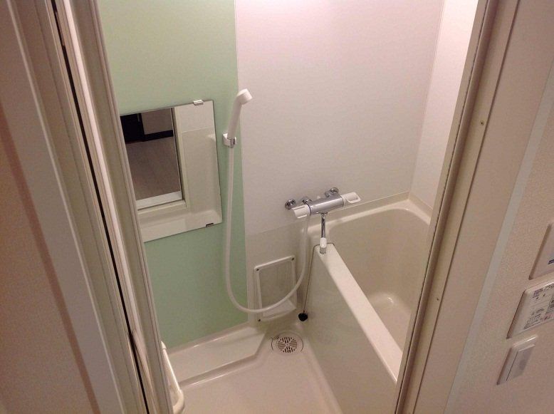 バス・シャワールーム　カラーパネル付き