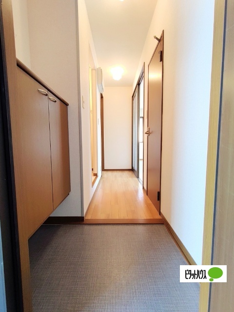 玄関　同物件別部屋