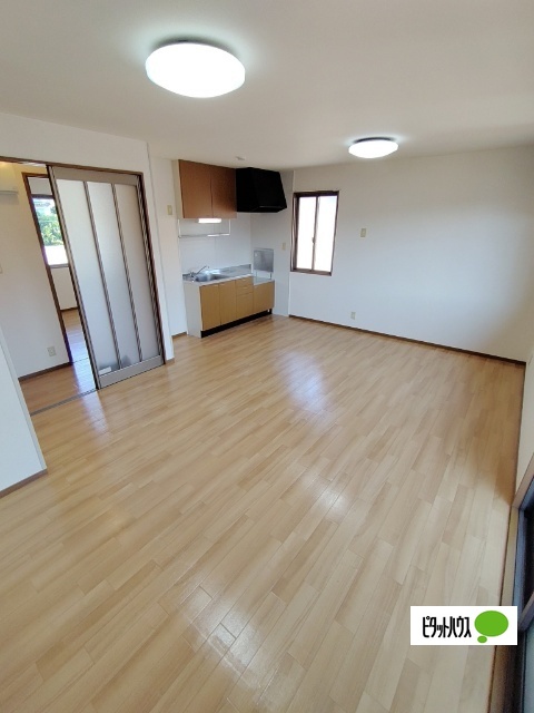 居室・リビング　同物件別部屋