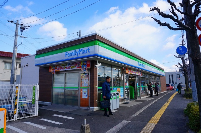 コンビニ　ファミリーマート祇園一丁目店（コンビニ）まで216m