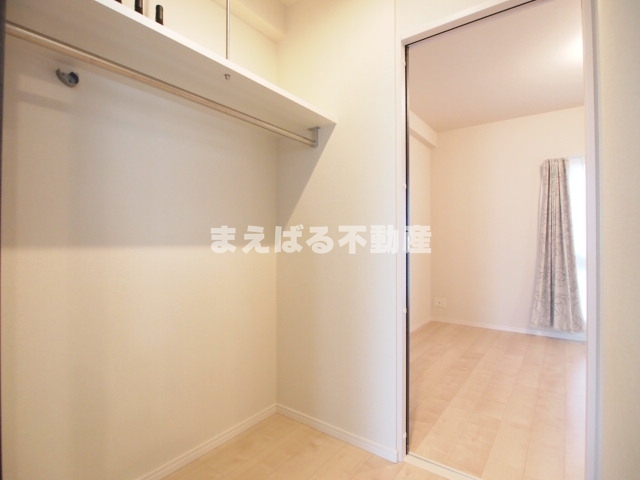 収納　ウォークスル－クローゼット