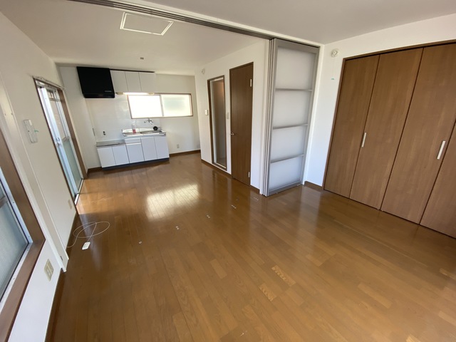 居室・リビング　間仕切り開けば広々ワンルーム。