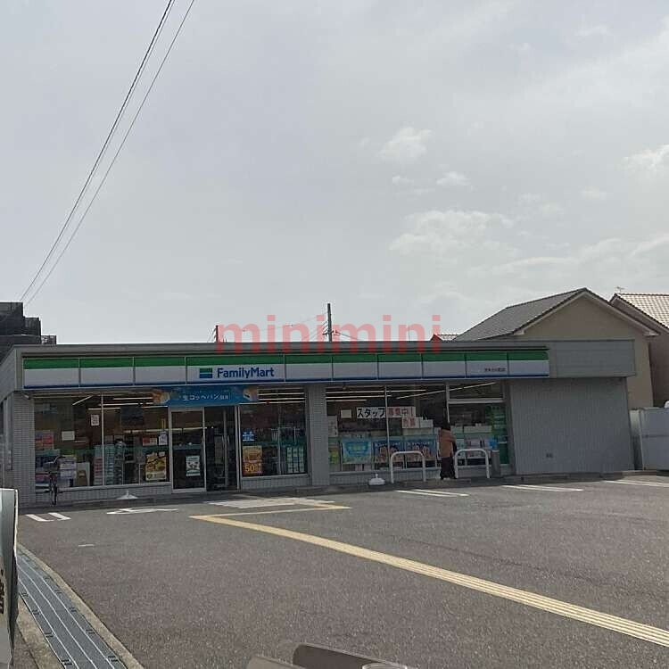 コンビニ　ファミリーマート茨木小川町店（コンビニ）まで288m