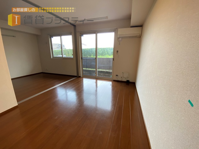 居室・リビング　開け広げて広く使えますよ