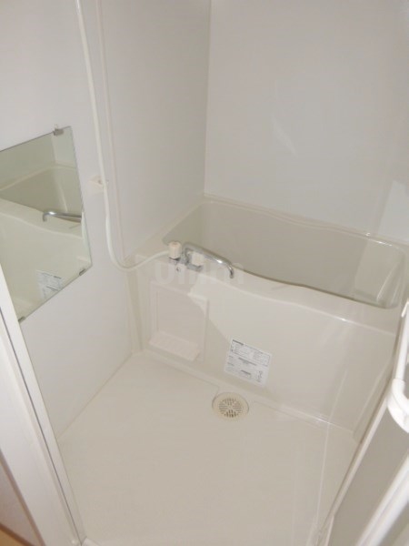 バス・シャワールーム　※同タイプの他のお部屋です