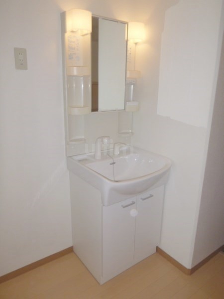 洗面設備　※同タイプの他のお部屋です