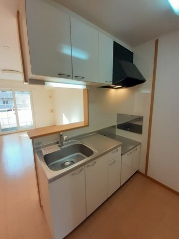 キッチン　コンパクトなキッチンで掃除もラクラク