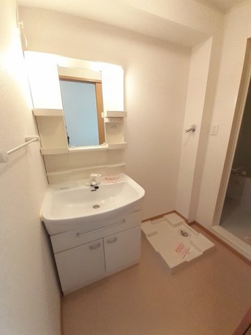 洗面設備　スペースが確保できる洗面所です