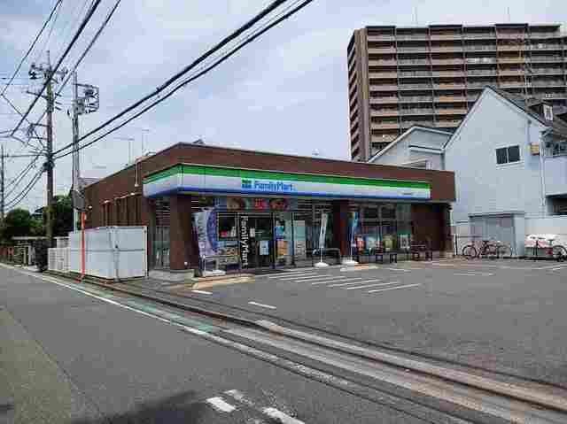 コンビニ　ファミリーマート（コンビニ）まで100m