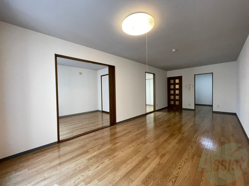 居室・リビング　広くてキレイなＬＤＫが広がっていて、充実した生活が送れそう。