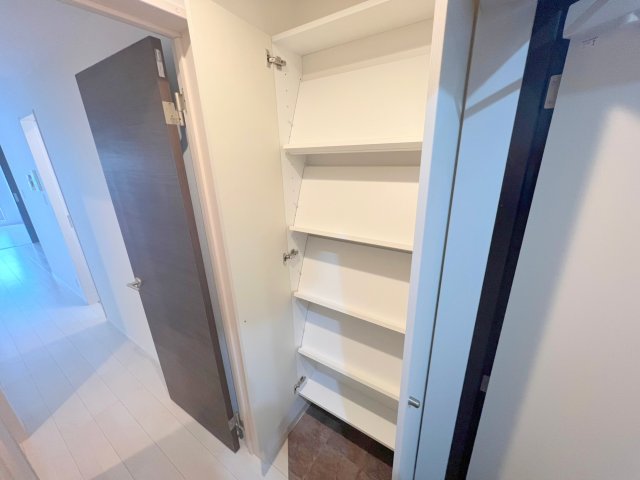 収納　大きいシューズボックスは靴がいっぱい入れれますね。