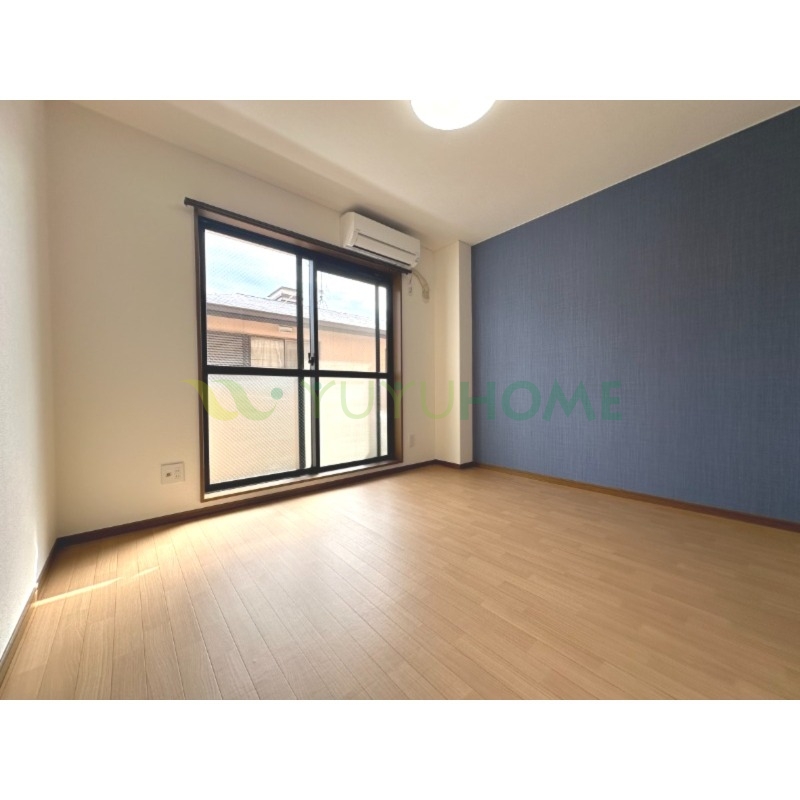 居室・リビング　アクセントクロスがおしゃれです