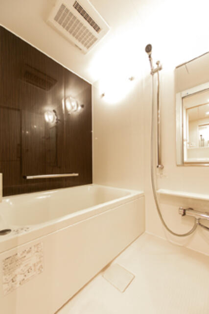 バス・シャワールーム　※別部屋参考写真