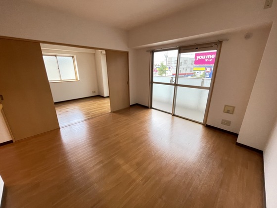 居室・リビング　※別部屋の写真です