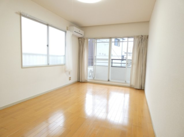 居室・リビング　同仕様・参考写真となります。