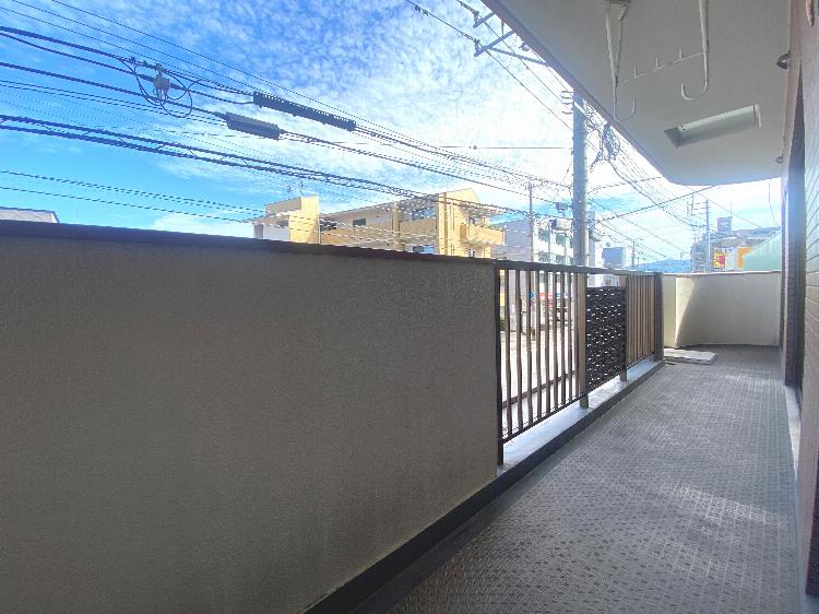 バルコニー　お洗濯にも便利なバルコニー付き