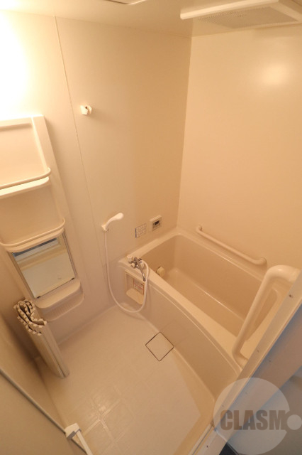 バス・シャワールーム　広々としたバスルーム