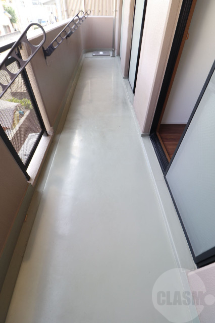 バルコニー　広々としたバルコニー