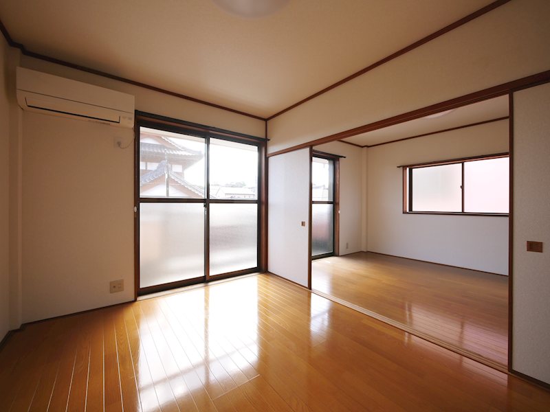 居室・リビング　東側洋室６帖