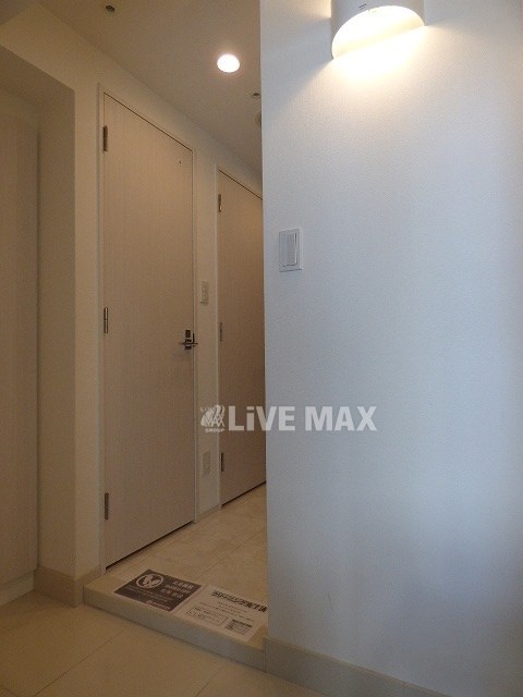 玄関　【見学予約受付中】当店の仲介手数料賃料の半月分以下でご紹介★