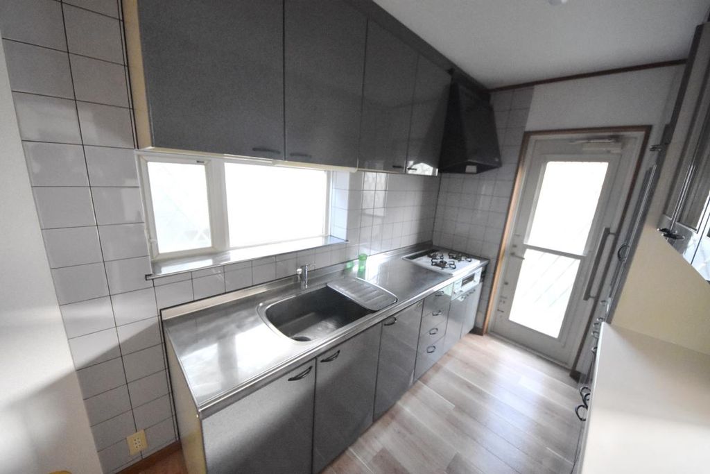 キッチン　玄関