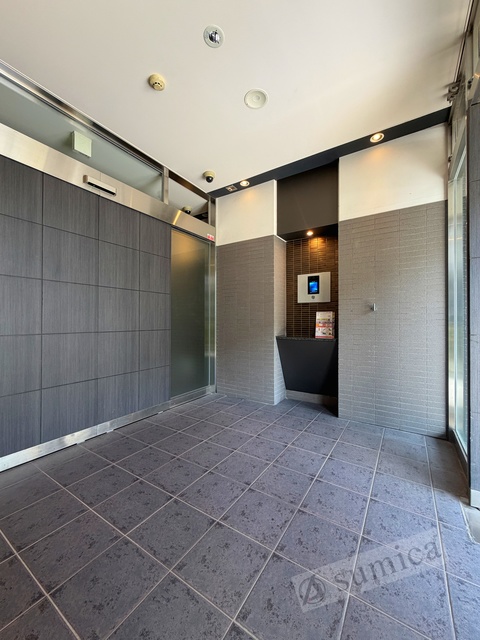 エントランス　明るいエントランスであなたのお帰りをお待ちします＾＾