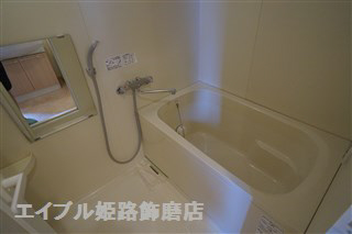 バス・シャワールーム　写真は反転のお部屋です