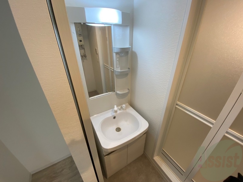 洗面設備　洗面台。身支度にはかかせないですよね～。