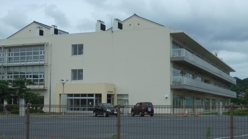 小学校　母衣小学校（小学校）まで1058m