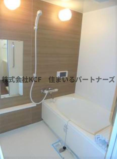 バス・シャワールーム　落ち着いた空間のお風呂です