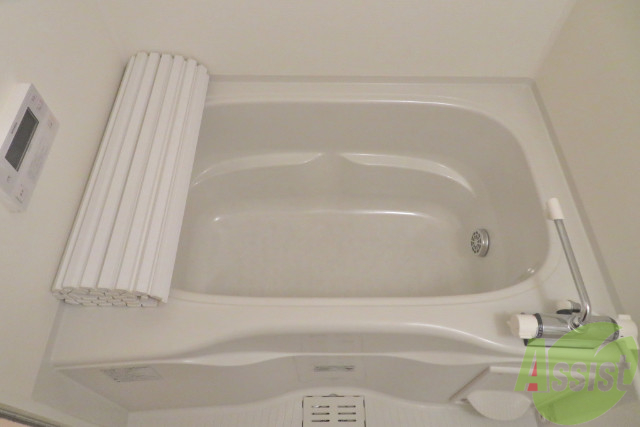 バス・シャワールーム　浴室は給湯器、追い焚き機能付きです。リラックス出来そうですね