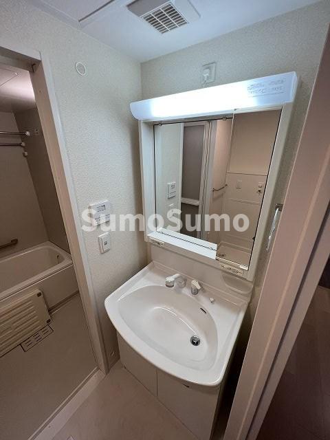 洗面設備　スペースが確保できる洗面所です