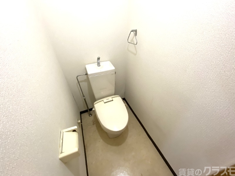 トイレ　温水洗浄便座は残置物です！