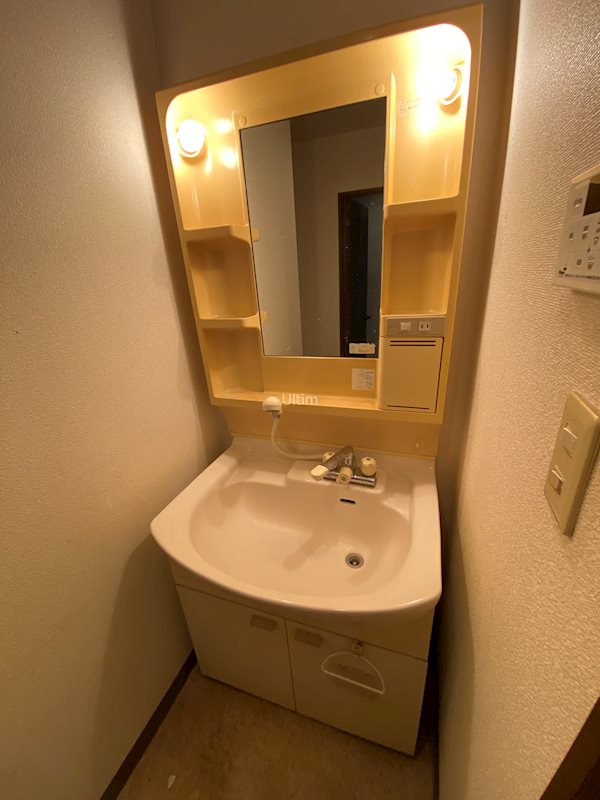 洗面設備　※同タイプの他のお部屋です