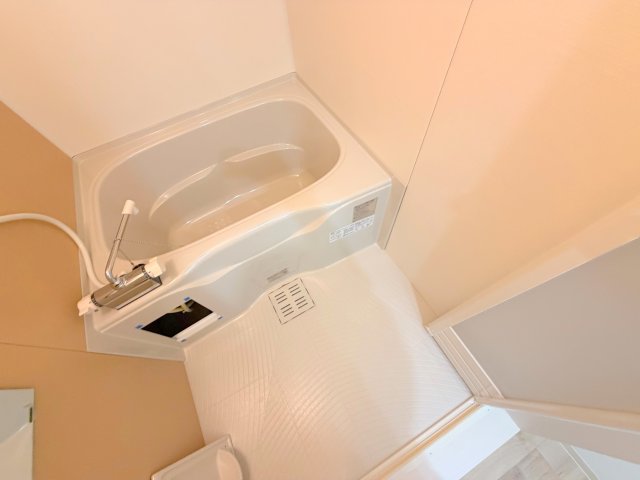 バス・シャワールーム　広めのお風呂は一日の疲れを癒してくれます。