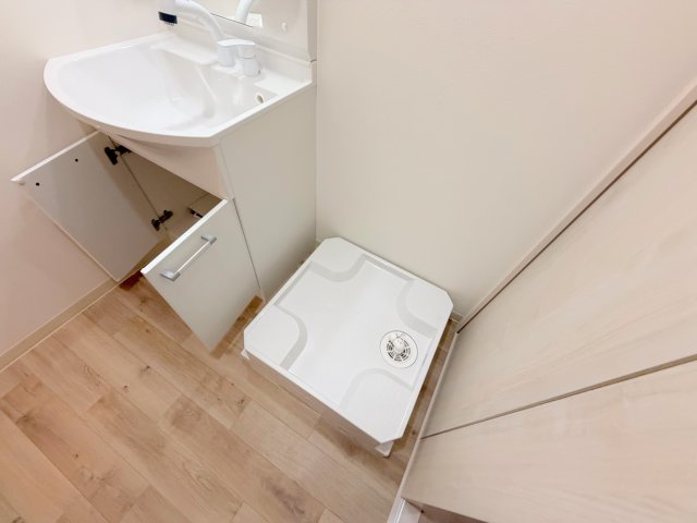その他設備　嬉しい室内洗濯機置場。これで洗濯機も長持ちしますね。