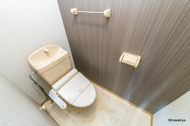 トイレ　トイレ　ウォシュレット付き。