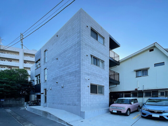 建物外観　お洒落なデザイナーズですね。