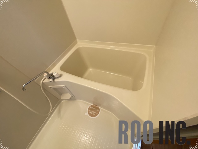 バス・シャワールーム　写真は反転のお部屋です